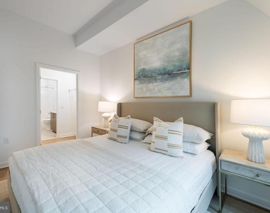1055 N Fairfax Street - Photo Thumbnail 11