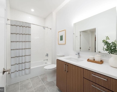 1055 N Fairfax Street - Photo Thumbnail 20