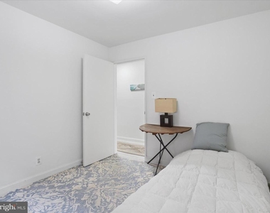 1581 N Colonial Terrace - Photo Thumbnail 18