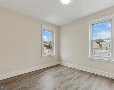 511 Conarroe Street - Photo Thumbnail 3