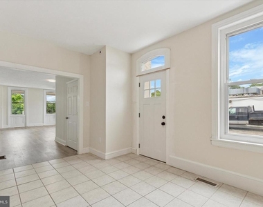 511 Conarroe Street - Photo Thumbnail 2