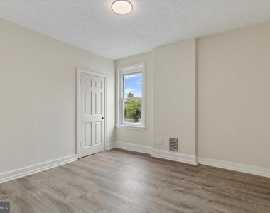 511 Conarroe Street - Photo Thumbnail 5