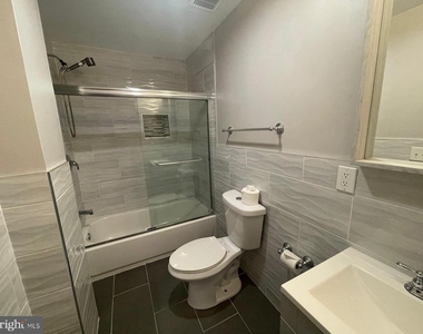 709 W Girard Avenue - Photo Thumbnail 9