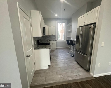 709 W Girard Avenue - Photo Thumbnail 5