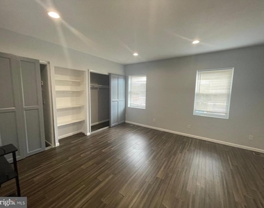 709 W Girard Avenue - Photo Thumbnail 7