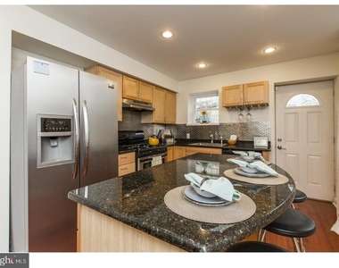 856 N 20th Street - Photo Thumbnail 4