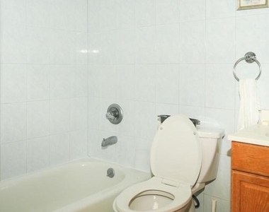 222 S 43rd Street - Photo Thumbnail 10