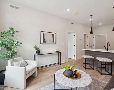 720 W Thompson Street - Photo Thumbnail 7