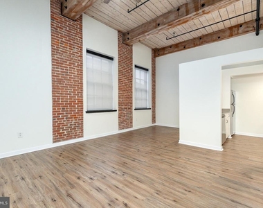 303 Vine Street - Photo Thumbnail 2