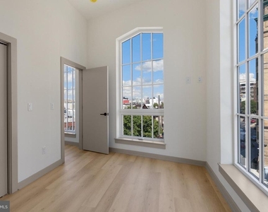 689 N Broad Street - Photo Thumbnail 11