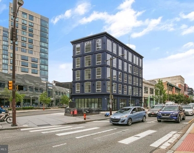 689 N Broad Street - Photo Thumbnail 20