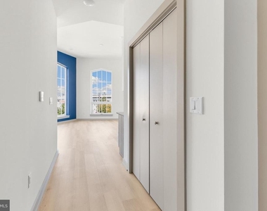 689 N Broad Street - Photo Thumbnail 6