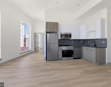 689 N Broad Street - Photo Thumbnail 3