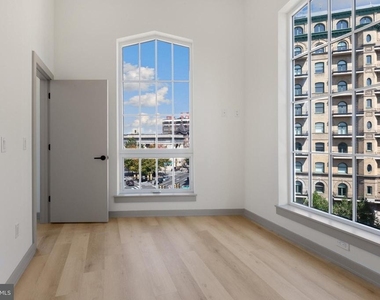 689 N Broad Street - Photo Thumbnail 12