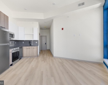 689 N Broad Street - Photo Thumbnail 7