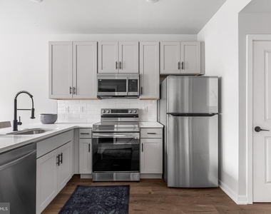 5542 Ridge Avenue - Photo Thumbnail 2