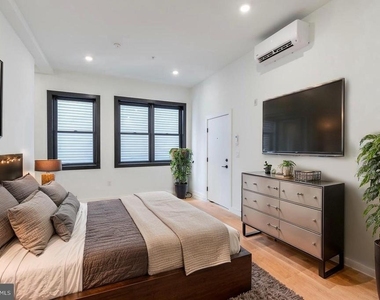 2414 Frankford Avenue - Photo Thumbnail 4