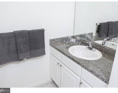 811-1 Filbert Street - Photo Thumbnail 17