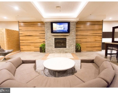 811-1 Filbert Street - Photo Thumbnail 2