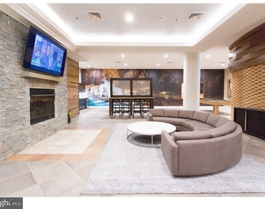 811-1 Filbert Street - Photo Thumbnail 3