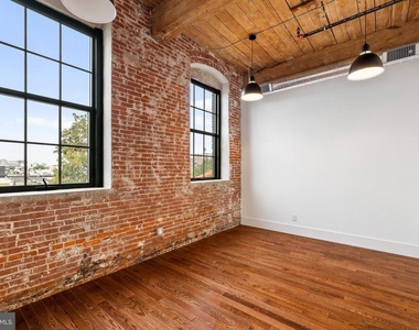 1801 N Howard Street - Photo Thumbnail 17