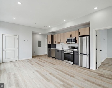 1112-16 E Berks Street - Photo Thumbnail 4