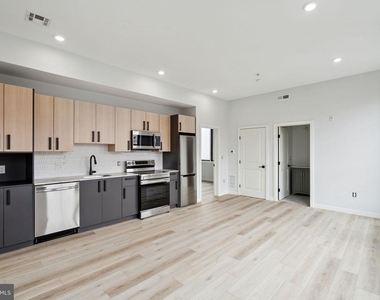 1112-16 E Berks Street - Photo Thumbnail 2