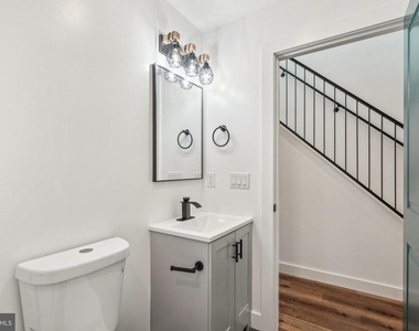 2616 N 11th Street - Photo Thumbnail 5
