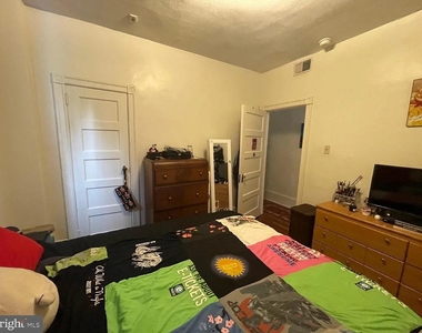 226 S 45th Street - Photo Thumbnail 6