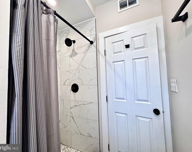 255 S 44th - Photo Thumbnail 5