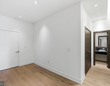 2108-10 Walnut Street - Photo Thumbnail 12