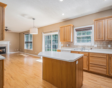 4821 Idlewood Avenue - Photo Thumbnail 5