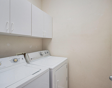 4821 Idlewood Avenue - Photo Thumbnail 9