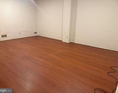 113 Montrose Avenue - Photo Thumbnail 12