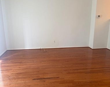 113 Montrose Avenue - Photo Thumbnail 7