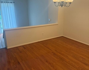 113 Montrose Avenue - Photo Thumbnail 9