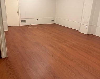 113 Montrose Avenue - Photo Thumbnail 11