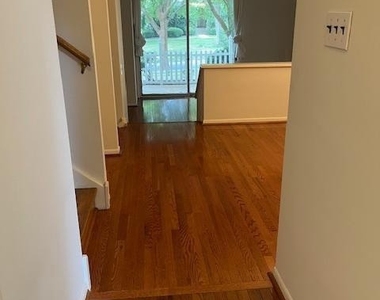 113 Montrose Avenue - Photo Thumbnail 6
