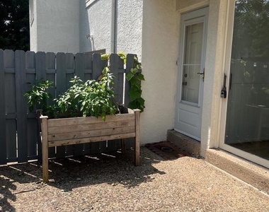 113 Montrose Avenue - Photo Thumbnail 20