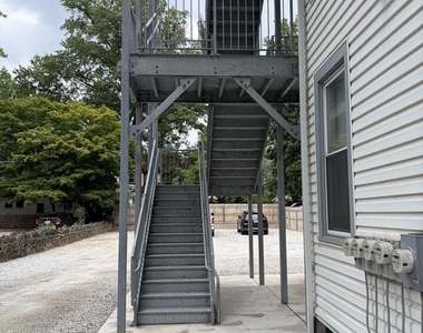 99 S Lansdowne Avenue - Photo Thumbnail 18