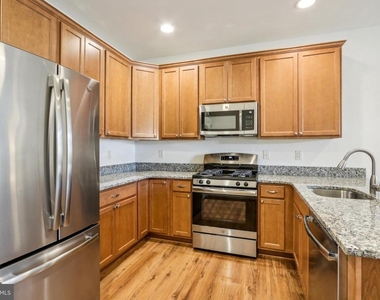 302 Summer Court - Photo Thumbnail 2