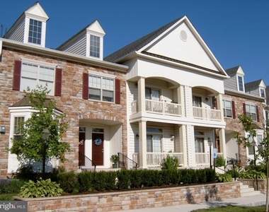 302 Summer Court - Photo Thumbnail 1
