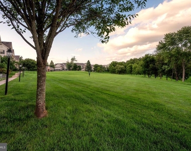 302 Summer Court - Photo Thumbnail 17