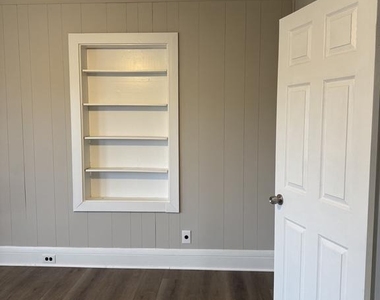 31 Eldridge Avenue - Photo Thumbnail 3