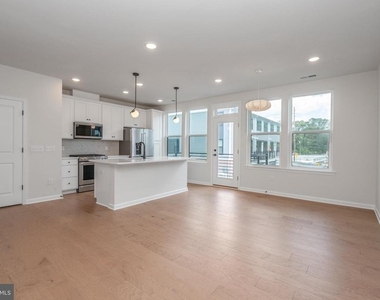1210 Parker Boulevard - Photo Thumbnail 7