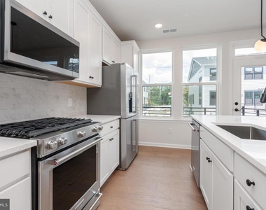 1210 Parker Boulevard - Photo Thumbnail 13