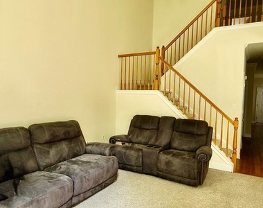 196 Chancellor Drive - Photo Thumbnail 5