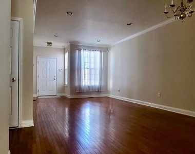 196 Chancellor Drive - Photo Thumbnail 7
