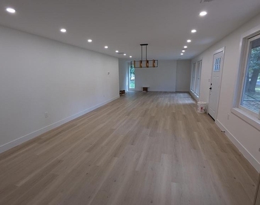 555 Bilper Avenue - Photo Thumbnail 5