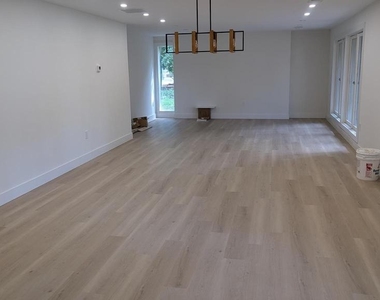 555 Bilper Avenue - Photo Thumbnail 4